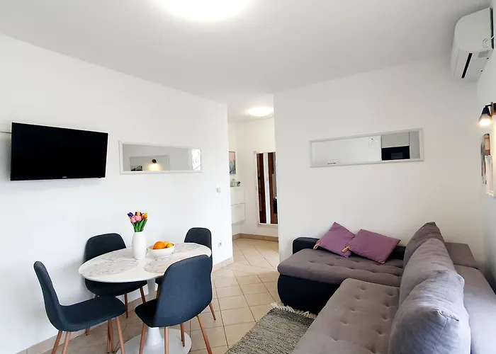 招待所 Diana Gabonjin